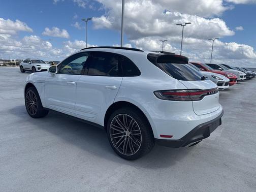 2025 Porsche Macan 