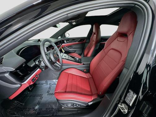 2026 Porsche Panamera 