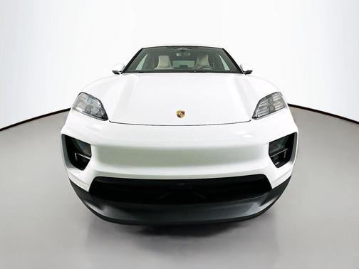 2025 Porsche Macan Electric