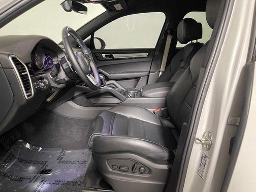 2023 Porsche Cayenne Platinum Edition
