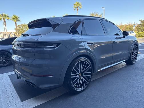 2024 Porsche Cayenne Cayenne Turbo E-Hybrid