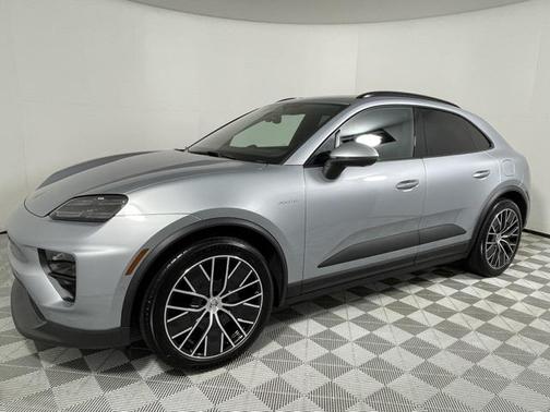 2025 Porsche Macan Base