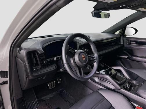 2025 Porsche Cayenne GTS