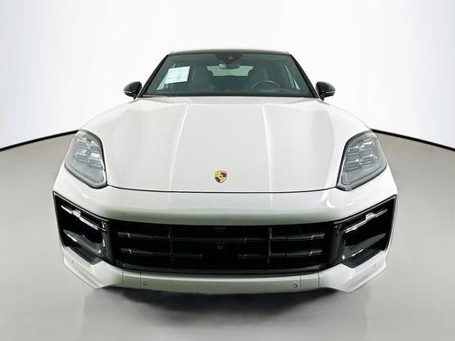 2025 Porsche Cayenne GTS