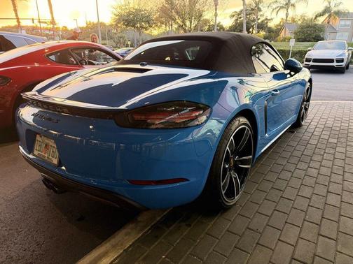 2022 Porsche 718 Boxster S