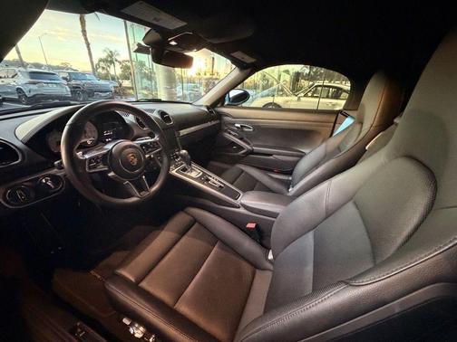 2022 Porsche 718 Boxster S