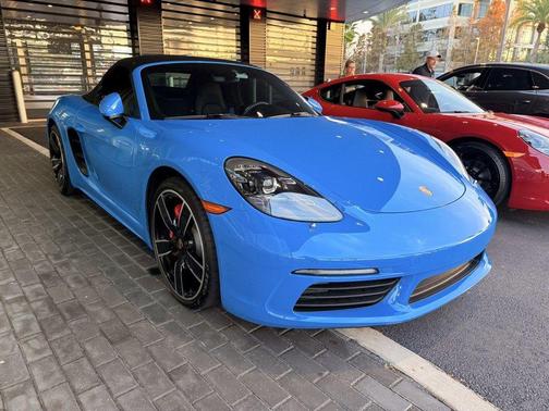 2022 Porsche 718 Boxster S