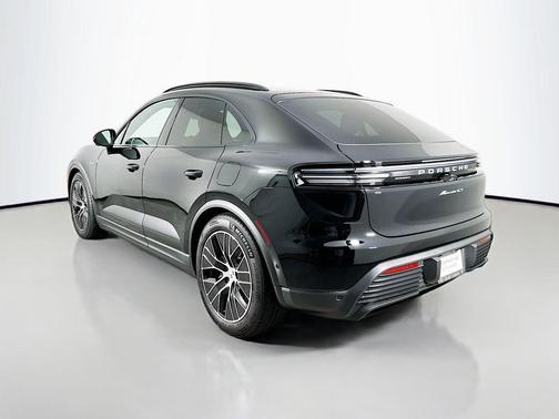 2025 Porsche Macan 4S