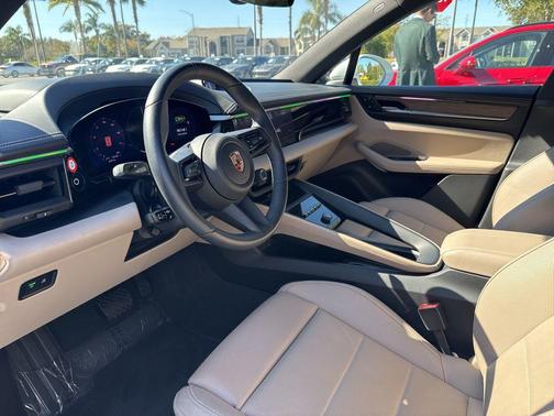 2024 Porsche Macan 4
