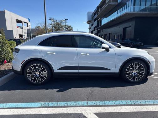 2024 Porsche Macan 4