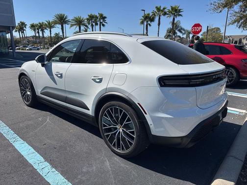 2024 Porsche Macan 4