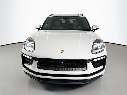 Chalk 2023 Porsche Macan Macan