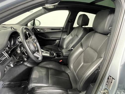 2023 Porsche Macan Base