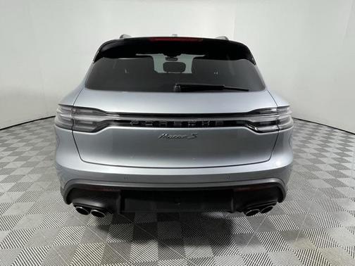 2023 Porsche Macan Base