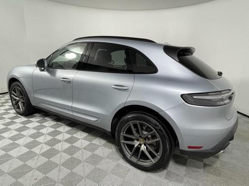 2023 Porsche Macan Base