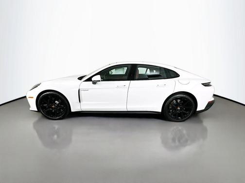 2026 Porsche Panamera 4