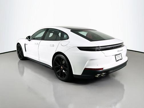 2026 Porsche Panamera 4