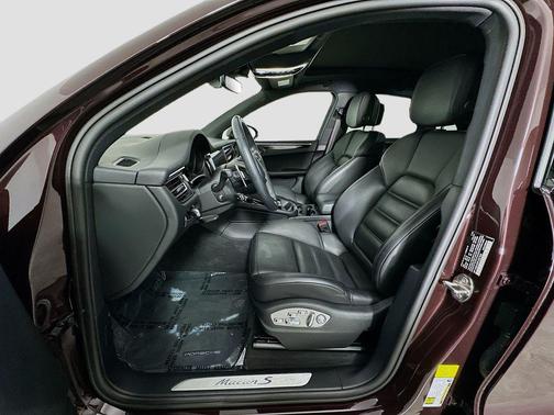 2023 Porsche Macan S