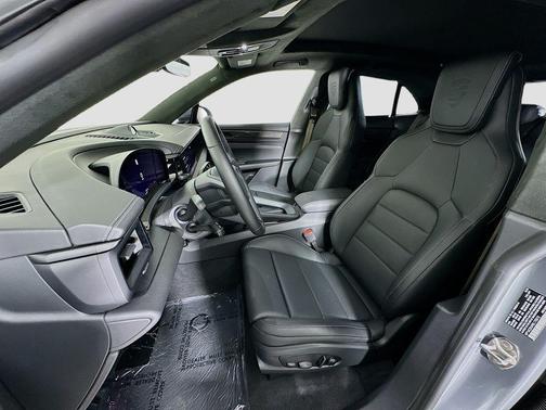 2025 Porsche Macan Turbo