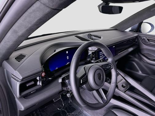 2025 Porsche Macan Turbo