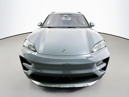 2025 Porsche Macan Turbo