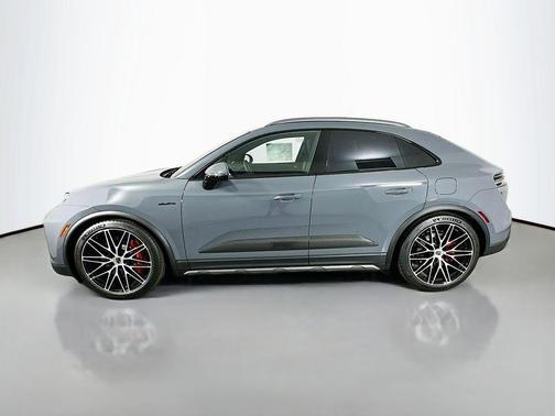 2025 Porsche Macan Turbo
