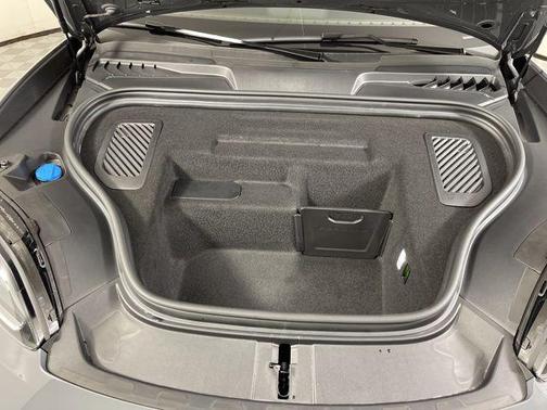 2025 Porsche Macan Turbo