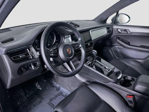 2024 Porsche Macan Base (PDK)