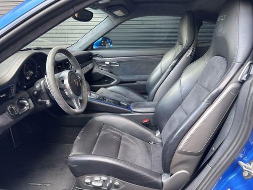 Sapphire Blue Metallic 2016 Porsche 911 Carrera GTS