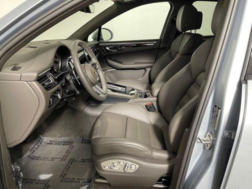 2025 Porsche Macan T