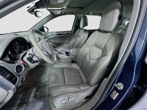 Dark Blue Metallic 2014 Porsche Cayenne Diesel