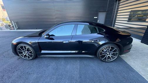 2023 Porsche Taycan 