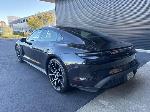 2023 Porsche Taycan 