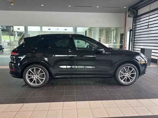 2025 Porsche Cayenne Base