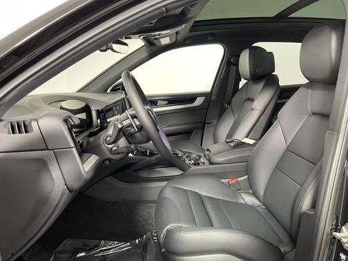 2025 Porsche Cayenne Base