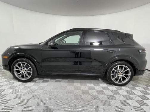 2025 Porsche Cayenne Base