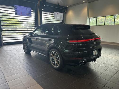 2025 Porsche Cayenne Base