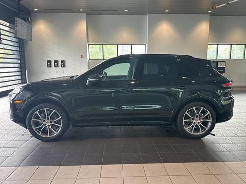 2025 Porsche Cayenne Base