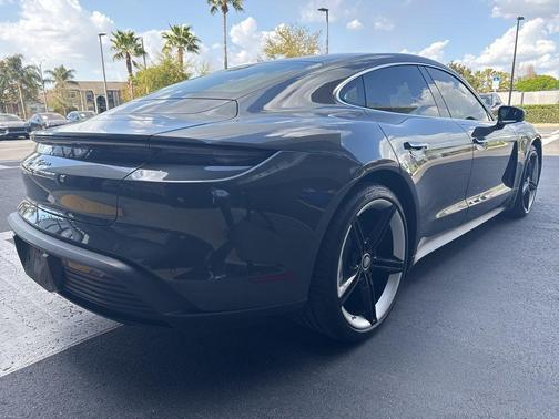 2022 Porsche Taycan 