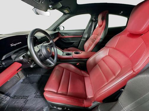 2022 Porsche Taycan 