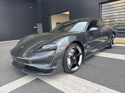 2022 Porsche Taycan 