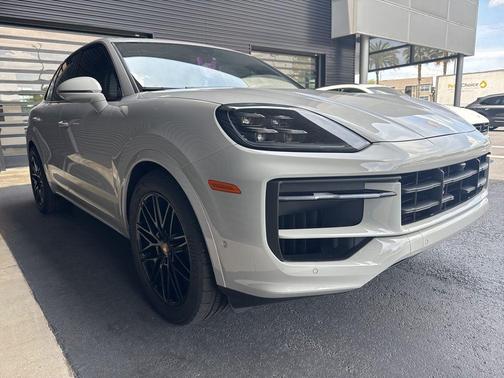 Chalk 2024 Porsche Cayenne S