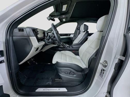 Chalk 2024 Porsche Cayenne S