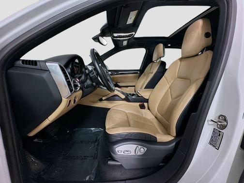 White 2018 Porsche Cayenne Platinum Edition