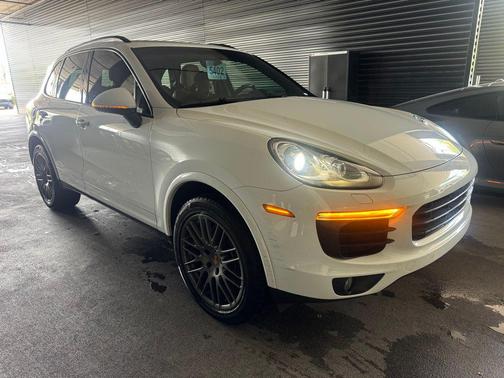 White 2018 Porsche Cayenne Platinum Edition