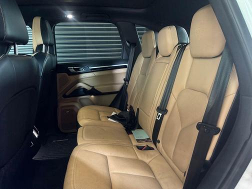 White 2018 Porsche Cayenne Platinum Edition