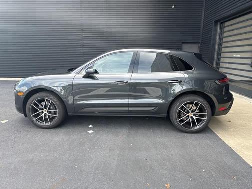 2025 Porsche Macan Base