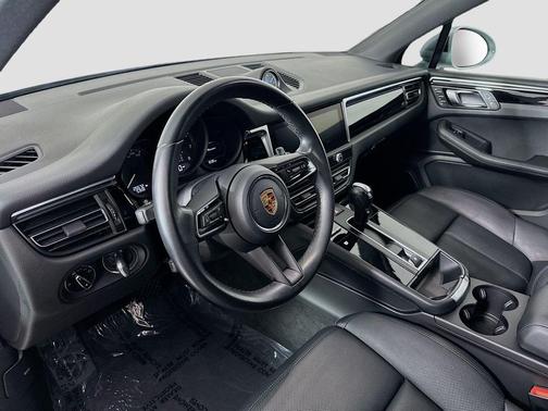 Dolomite Silver Metallic 2023 Porsche Macan Macan