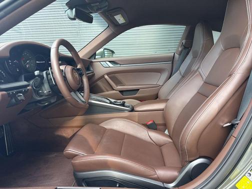 Aventurine Green Metallic 2024 Porsche 911 Carrera 4S