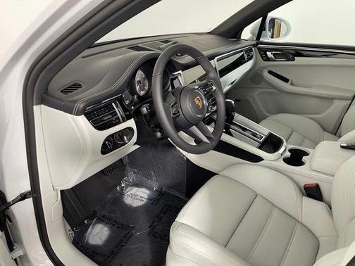 2025 Porsche Macan S